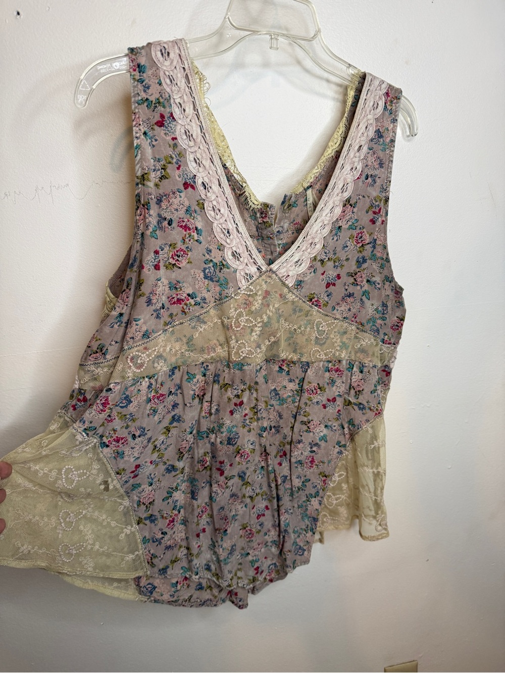 BKE Floral Lace V-Neck Camisole in Cream and Pink